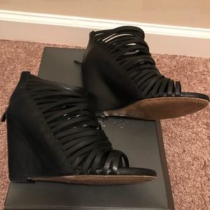 Vince Camuto, Zeplin - 7.5